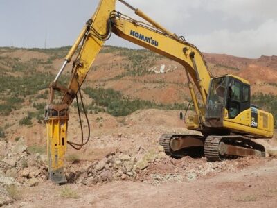 ادامه عملیات احداث مسیر دسترسی پارک ربع رشیدی به عونبنعلی