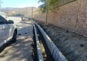 اجرای ۹۰۰ متر عملیات جدول‌گذاری و کفپوش‌سازی در خیابان صائب جنوبی