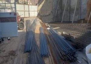 تداوم آرماتورگذاری فونداسیون سالن ورزشی و فرهنگسرا در بلوار ایده لو