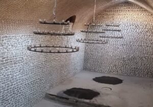 یخچال تاریخی له له بیگ با آجر طرح سنتی کفسازی می‌شود