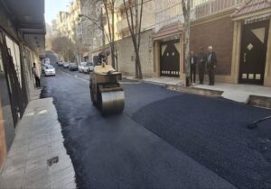 آسفالت ریزی بیش از یک هزار تنی در معابر سطح حوزه شهرداری منطقه ۲ در طول هفته گذشته