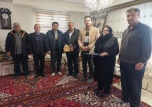 دیدار فرمانده و اعضای شورای پایگاه مقاومت امام علی (ع) منطقه یک با خانواده شهیده والامقام "فاطمه قنبری"