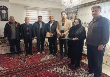 دیدار فرمانده و اعضای شورای پایگاه مقاومت امام علی (ع) منطقه یک با خانواده شهیده والامقام "فاطمه قنبری"