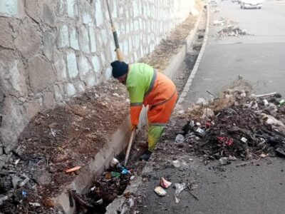 لایروبی آبرو مقابل درب اول دانشگاه آزاد تبریز توسط عوامل خدمات شهری منطقه ۵