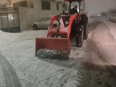 پاشش محلول یخ زدا در سطح منطقه یک همزمان با بارش برف