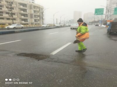 مرمت معابر سطح حوزه شهرداری منطقه ۲ با استفاده از تراشه آسفالت