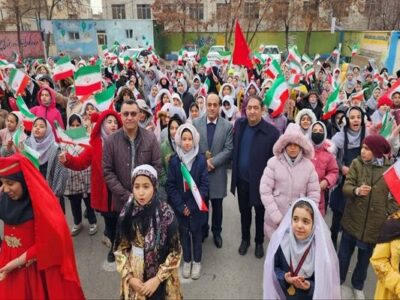 برگزاری جشن بزرگ انقلاب همزمان با دهه مبارک فجر در مدرسه مولوی و شهید باکری