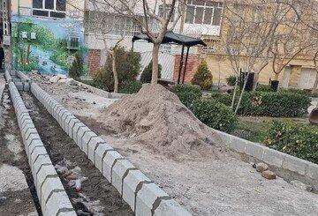 اجرای عملیات ساماندهی بوستان هاشمیه، با نوسازی جداول و سنگفرش پارک در آستانه عید نوروز