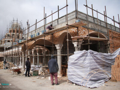 شروع عملیات نصب درب وپنجره های سنتی عمارت کلاه فرنگی