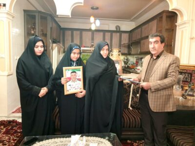 دیدار شهردار منطقه ۴ با خانواده شهید ناصر شفق