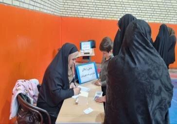 برگزاری اردوی جهادی پزشکی و دندانپزشکی رایگان در مدرسه فامیل خوئیلر در کوی شهید شفیع زاده