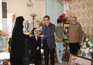 دیدار شهردار منطقه ۴ با خانواده شهید مهدی زمانی