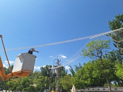 آغاز نصب ریسه‌های نوری در پیاده راه عمارت تفرجگاه "ائل گولی"