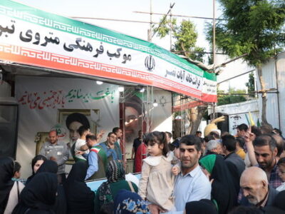 برپایی غرفه فرهنگی سازمان حمل و نقل ریلی در میدان ساعت به مناسبت عید غدیر و سالگرد ارتحال امام خمینی(ره)