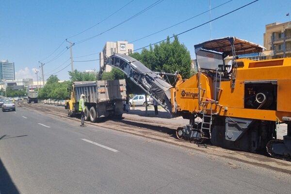 ساماندهی و آسفالت تراشی در مسیر تقاطع گلکار تا اول خیابان ۷ تیر (لاین کندرو) به متراژ ۹۰۰ متر ساماندهی و آسفالت تراشی در مسیر تقاطع گلکار تا اول خیابان ۷ تیر (لاین کندرو) به متراژ ۹۰۰ متر