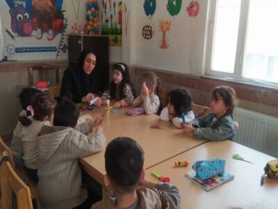 پرورش خلاقیت کودکان در فرهنگسرای شهید بهشتی با برگزاری کلاسهای مهارتآموزی کاردستی