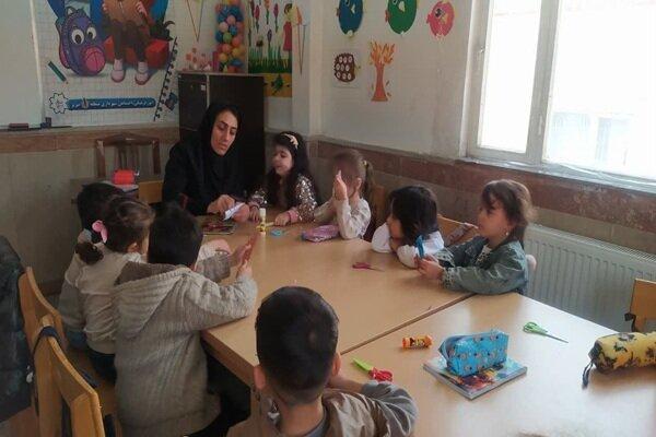 پرورش خلاقیت کودکان در فرهنگسرای شهید بهشتی با برگزاری کلاس‌های مهارت‌آموزی کاردستی