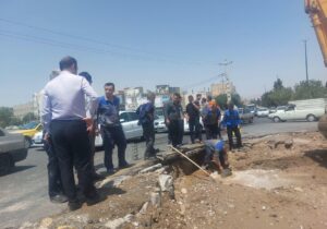 مرمت خط لوله آسیبدیده در خیابان طالقانی در کمتر از یک ساعت؛ جریان آب مشترکان برقرار شد 