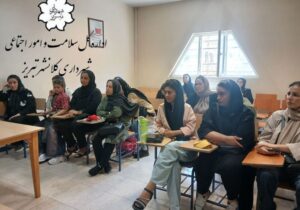 کارگاه آموزشی تغذیه نوجوانان در خانه سلامت ارم برگزار شد