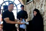 تجلیل از مادر شهید مدافع امنیت «حسین اجاقی» در کوهپیمایی کارکنان شهرداری منطقه ۴ تبریز
