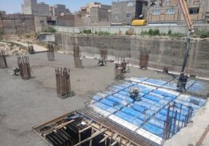 بتن ریزی سقف طبقه اول زیر زمین بلوک یک پروژه ۱۱۲ واحدی قرارگاه مسکن