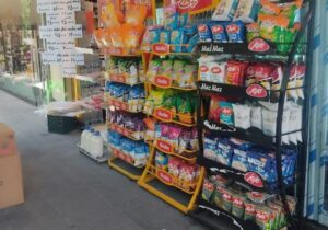 ارائه اخطار کتبی به اصناف سد معبر کننده در محدوده شهرداری منطقه ۸