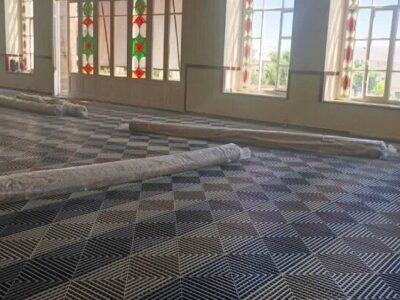 نصب کفپوشهای محافظتی فرشهای تاریخی در تالار تشریفات عمارت ساعت