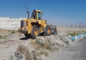 پاکسازی مکانیزه قطعات خالی سطح حوزه شهرداری منطقه ۲