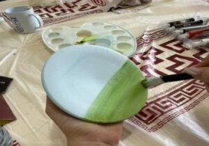 برگزاری کلاس نقاشی روی سفال در فرهنگسرای فرشته