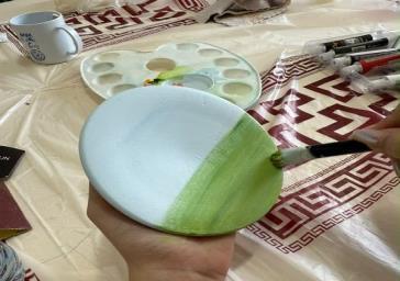 برگزاری کلاس نقاشی روی سفال در فرهنگسرای فرشته