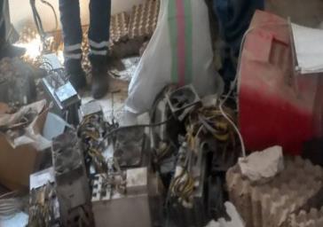 صیانت از شبکه برق در اوج گرمای تابستان؛ ۲۶ ماینر از یک مغازه در سردرود کشف شد