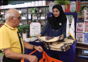 استقرار تیم آموزشی سازمان مدیریت پسماند در مجتمع تجاری لاله‌ پارک