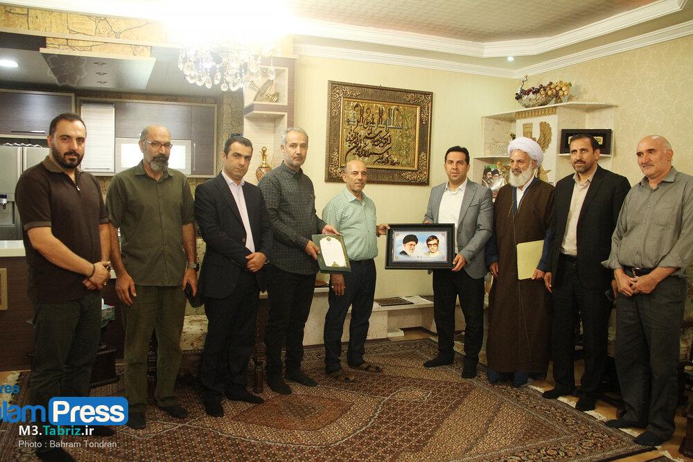 دیدار شهردار منطقه ۳ با خانواده معظم شهیدان محمد رضا آقاسی جاوید و ابوالفضل بیابانی دیدار شهردار منطقه ۳ با خانواده معظم شهیدان محمد رضا آقاسی جاوید و ابوالفضل بیابانی