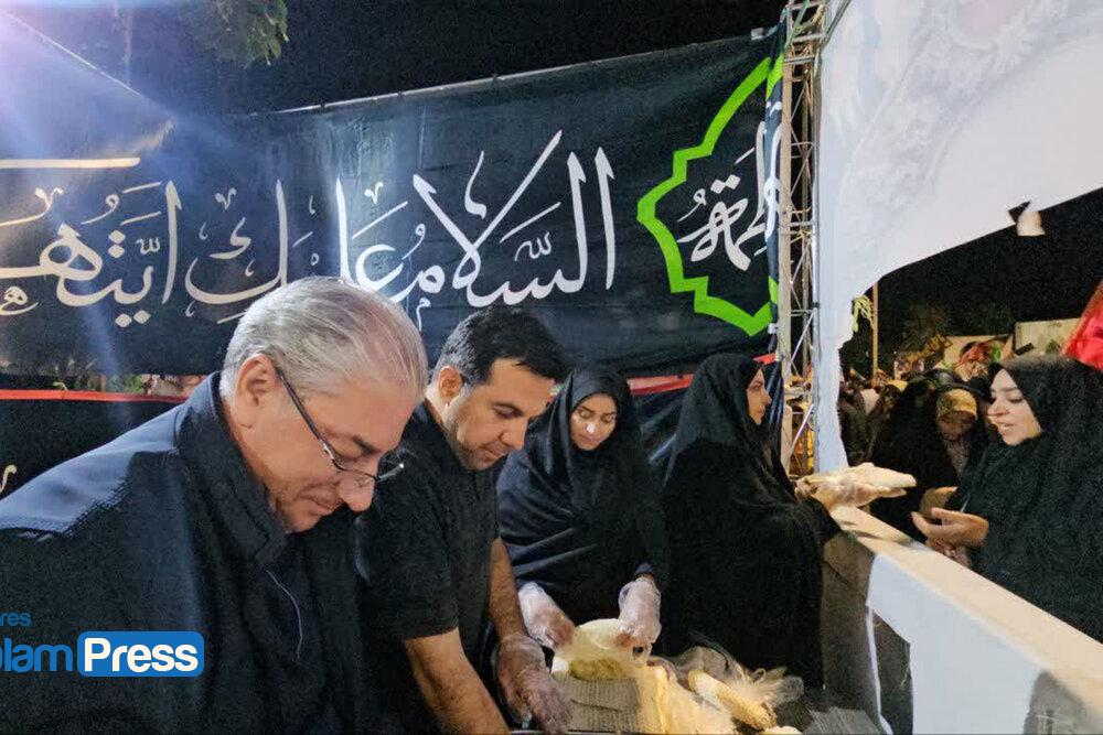 برپایی موکب منطقه ۳ در میدان ساعت همزمان با چهلمین روز خاکسپاری رهبر شهید انقلاب