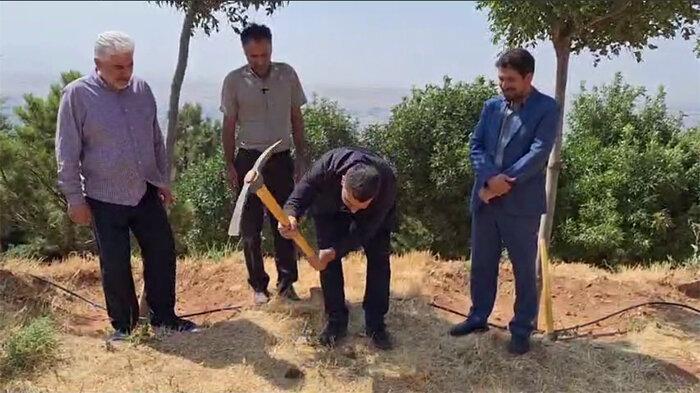 کلنگزنی انتقال آب شرب به تفرجگاه عینالی کلنگزنی انتقال آب شرب به تفرجگاه عینالی