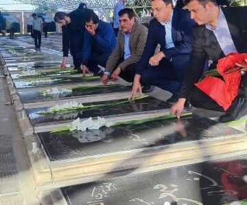 غبارروبی مزار شهدای تبریز توسط کارکنان آبفای آذربایجانشرقی