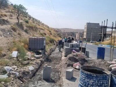 اجرای عملیات جدول‌گذاری و هدایت آب‌های سطحی در محله خلجان 
