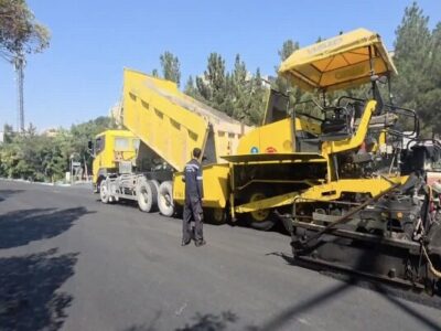 آسفالت ریزی رویه ۸۰۰ تنی لاین شرقی باند کندرو جاده ائل گلی