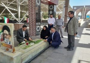 غبارروبی مزار شهدای وادی رحمت تبریز همزمان با هفته دفاع مقدس
