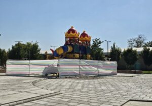 آغاز نصب تجهیزات بازی کودکان در قلب پارک باغشمال