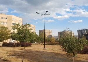 آغاز نصب پایههای روشنایی در پارک نیاوران مرزداران