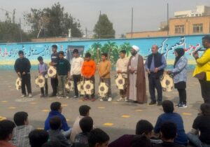 استقبال پرشور دانش آموزان از اجرای تئاتر "دادگاه نایلکس" در مدرسه امام جواد (ع) تبریز
