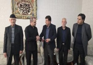 دیدار معاون محیط زیست و خدمات شهری شهرداری منطقه یک با خانواده شهید والا مقام "مهدی اکبری"